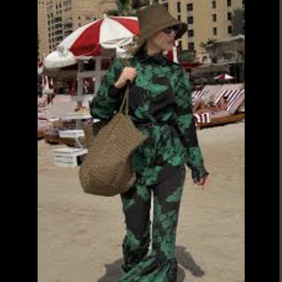 *LAST CHANCE* White Lotus x H&M patterned pants green and black NWT Size 4 - Picture 14 of 14